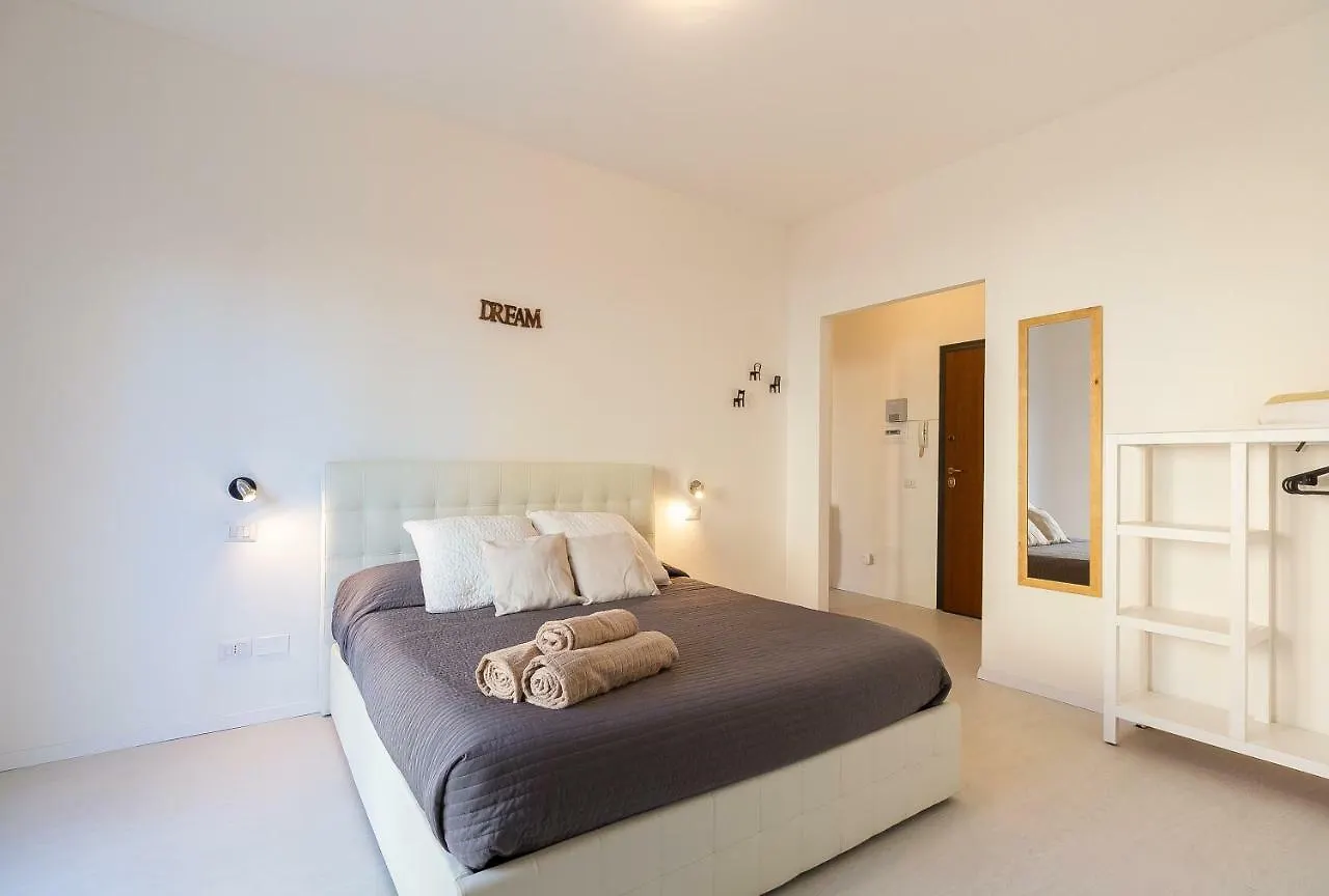 Alessia'S Flat- Milano M3 Corvetto Lejlighed Italien