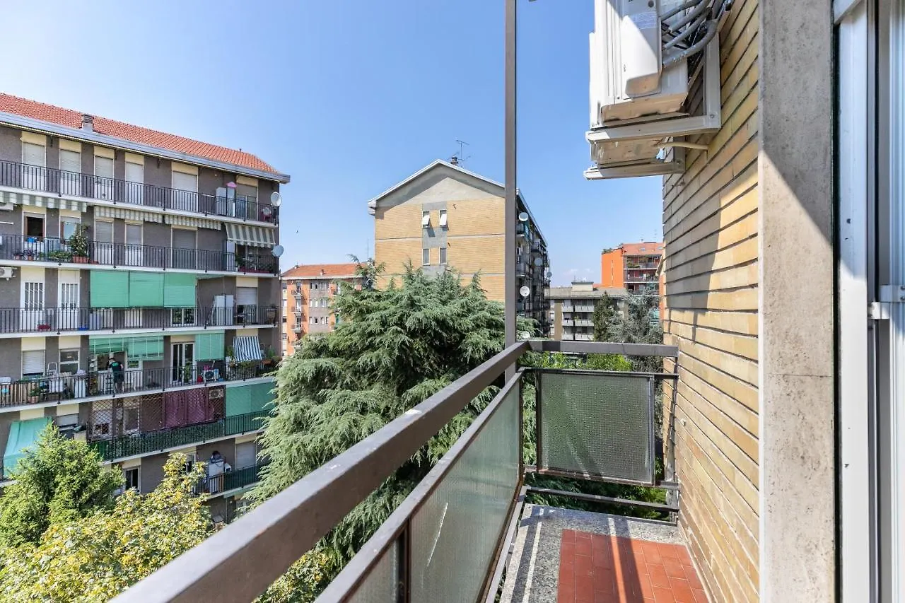 Alessia\'S Flat- Milano M3 Corvetto location