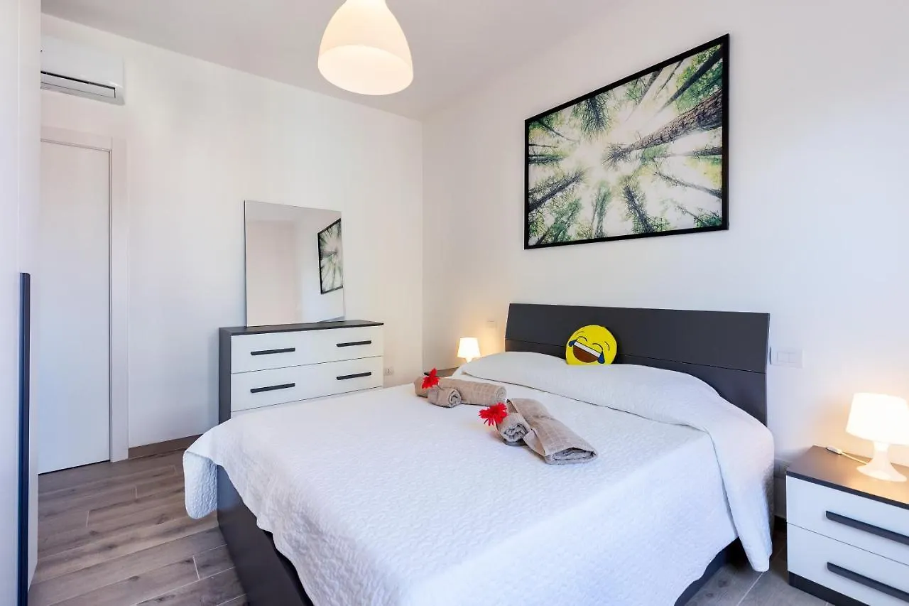 Alessia'S Flat- Milano M3 Corvetto Apartment 0*, Milan