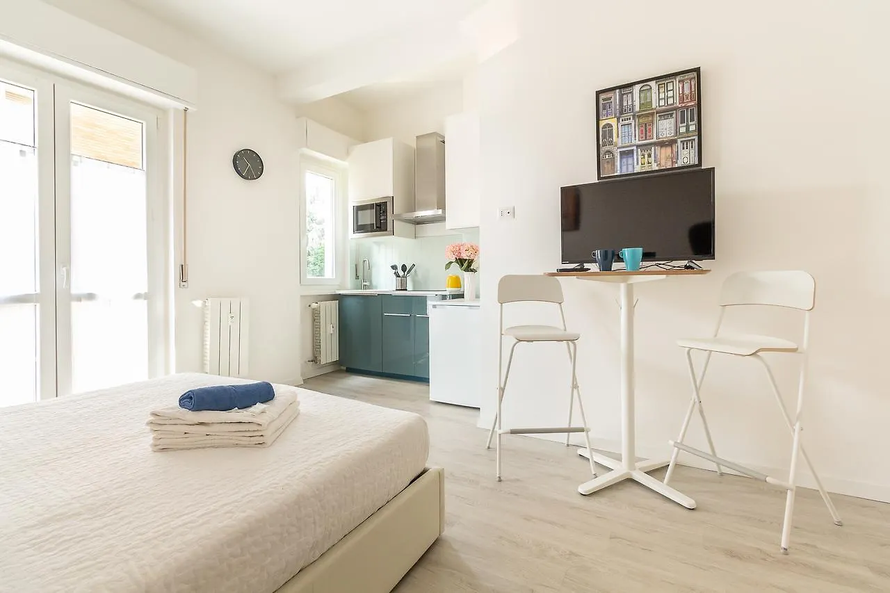 Alessia'S Flat- Milano M3 Corvetto Apartment 0*, Milan